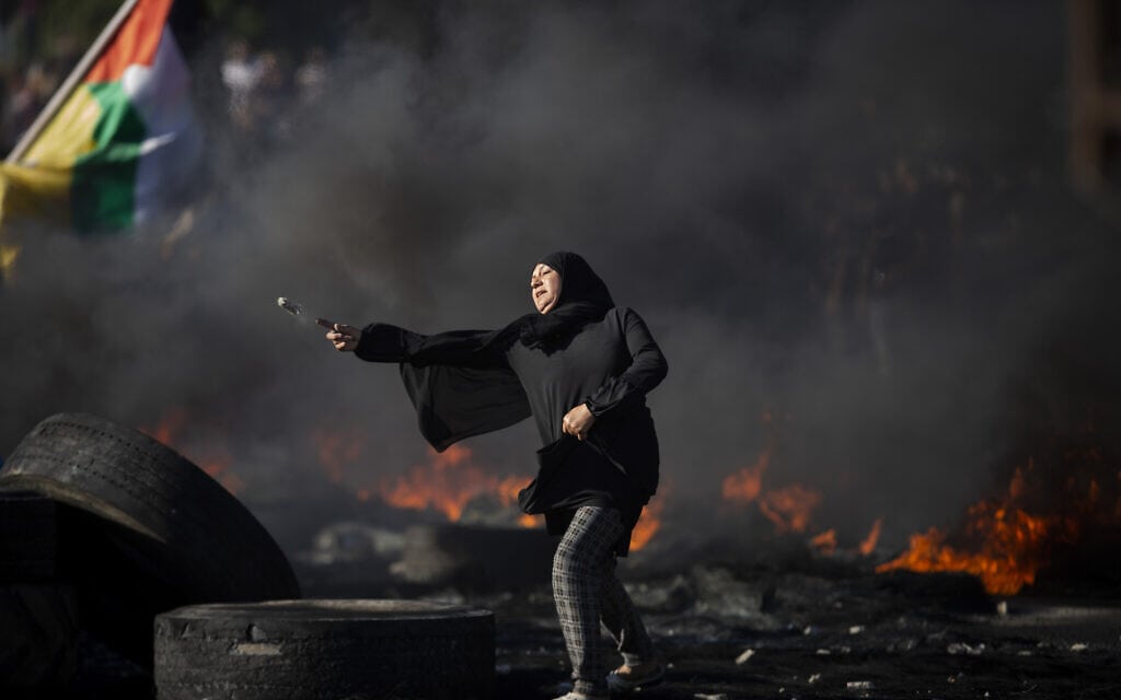 מהומות במחסום חווארה בגדה המערבית, 18 במאי 2021 (צילום: AP Photo/Majdi Mohammed)