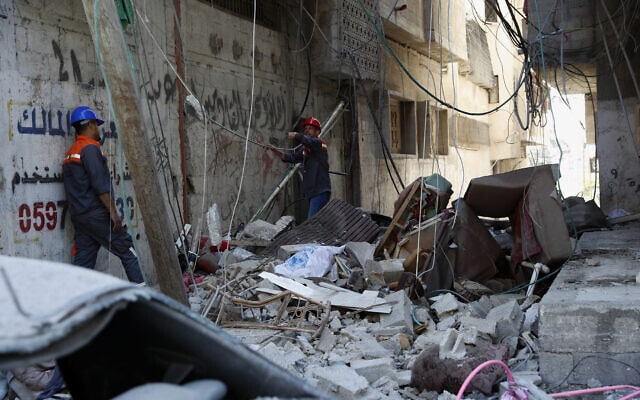 הריסות שנגרמו מהפצצות צה"ל בעיר עזה, 19 במאי 2021 (צילום: Adel Hana, AP) הריסות שנגרמו מהפצצות צה"ל בעיר עזה, 19 במאי 2021 (צילום: Adel Hana, AP)