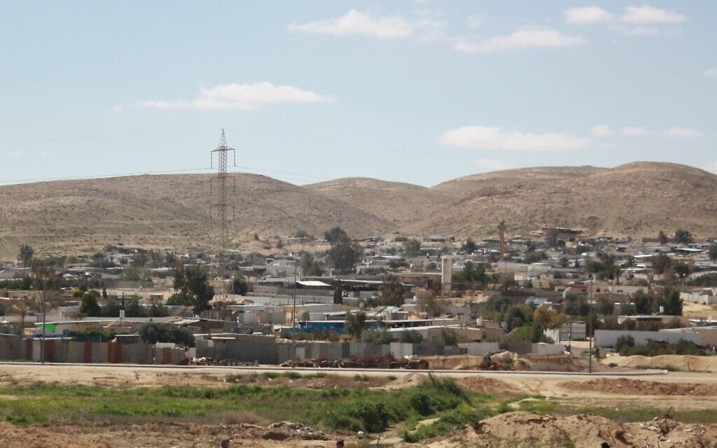 הכפר הבדואי קסר א-סיר, מצפון מערב לדימונה, ב-2019 (צילום: ויקיפדיה)