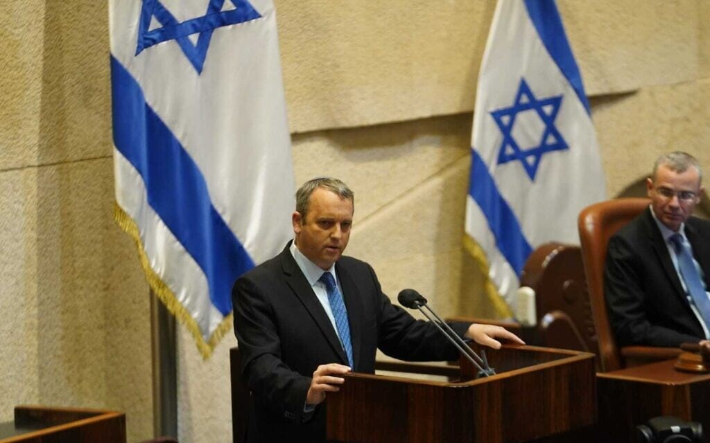 חבר הכנסת גלעד קריב ממפלגת העבודה בנאום הבכורה בכנסת, 5.5.2021 (צילום: דוברות הכנסת – דני שם טוב) חבר הכנסת גלעד קריב ממפלגת העבודה בנאום הבכורה בכנסת, 5.5.2021 (צילום: דוברות הכנסת – דני שם טוב)