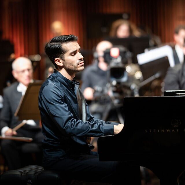 חואן פרז פלוריסטן מנגן בתחרות רובינשטיין לפסנתר בישראל, מאי 2021