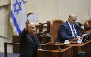 השר לשיתוף פעולה אזורי עיסאווי פריג' מציג את חוק הדיינים בכנסת, 29 ביוני 2021 (צילום: נועם מושקוביץ, דוברות הכנסת) השר לשיתוף פעולה אזורי עיסאווי פריג' מציג את חוק הדיינים בכנסת, 29 ביוני 2021 (צילום: נועם מושקוביץ, דוברות הכנסת)