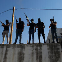 פלסטינים חמושים בג'נין. אילוסטרציה (צילום: AP Photo/Majdi Mohammed)