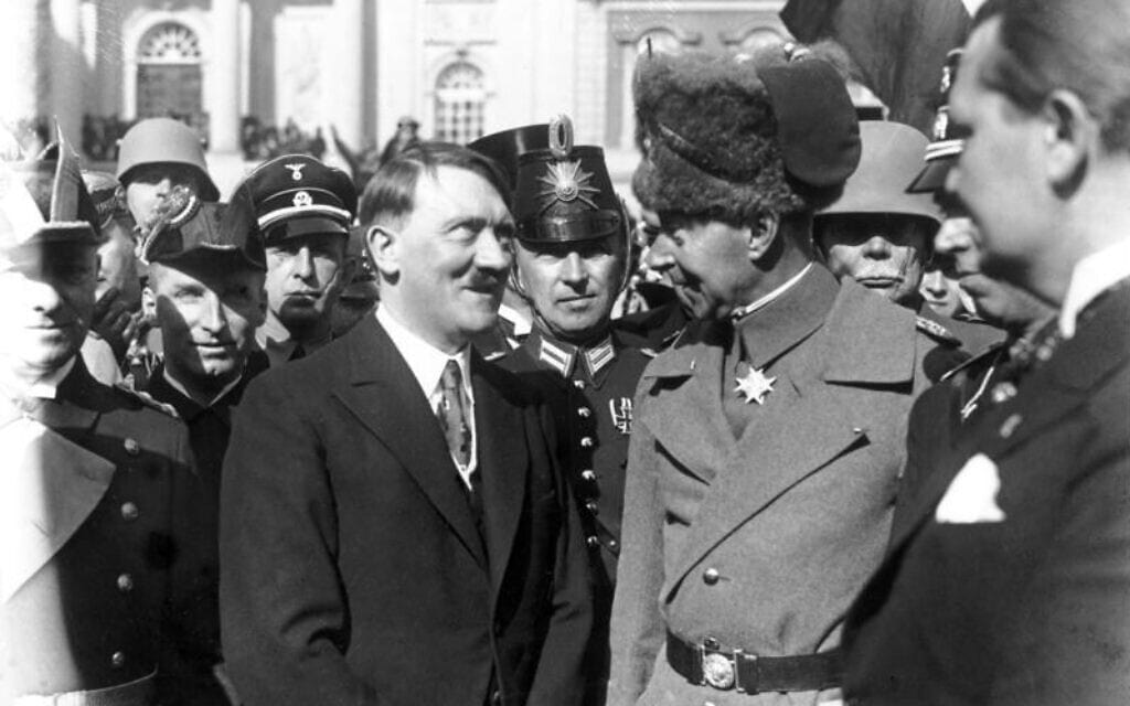 אדולף היטלר ווילהלם, נסיך הכתר של גרמניה, ביום פוטסדם, מרץ 1933 (צילום: Bundesarchiv bild/ via Wikimedia Commons)