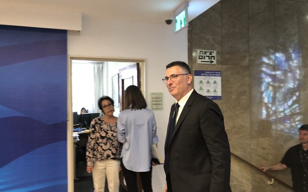 גדעון סער מגיע לישיבת הממשלה הראשונה בממשלת בנט, 20.6.2021 (צילום: טל שניידר) גדעון סער מגיע לישיבת הממשלה הראשונה בממשלת בנט, 20.6.2021 (צילום: טל שניידר)