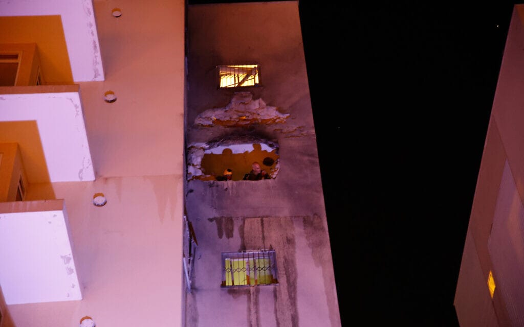 ביתם של בני משפחת אביגל בשדרות, שנפגע מרקטה, שהביאה למותו של עידו בן החמש, 12 במאי 2021 (צילום: פלאש 90) ביתם של בני משפחת אביגל בשדרות, שנפגע מרקטה, שהביאה למותו של עידו בן החמש, 12 במאי 2021 (צילום: פלאש 90)
