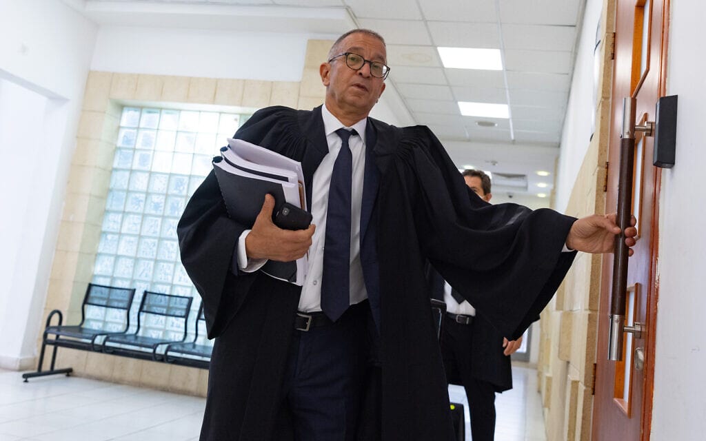 פרקליטו של ראש הממשלה בנימין נתניהו, בעז בן צור, בבית המשפט המחוזי בירושלים, 8 ביוני 2021 (צילום: אוליבייה פיטוסי, פלאש 90)