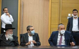 אריה דרעי, משה גפני ויעקב ליצמן במסיבת עיתונאים של הסיעות החרדיות בכנסת, 8 ביוני 2021 אריה דרעי, משה גפני ויעקב ליצמן במסיבת עיתונאים של הסיעות החרדיות בכנסת, 8 ביוני 2021