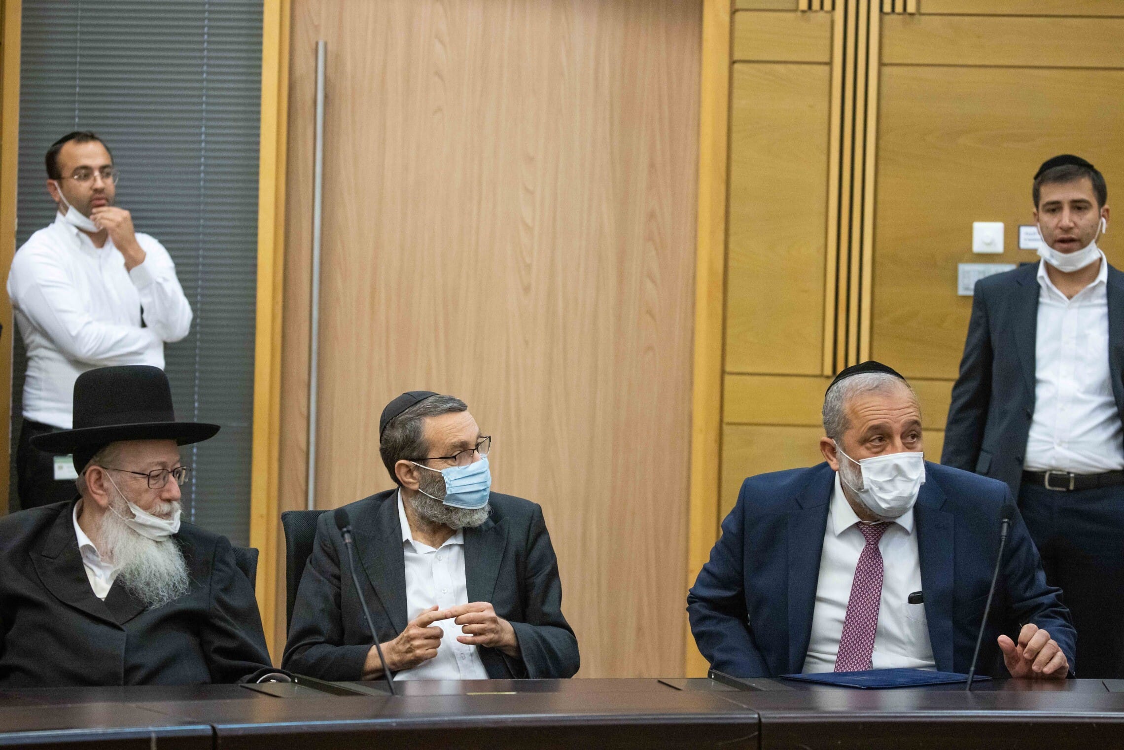 אריה דרעי, משה גפני ויעקב ליצמן במסיבת עיתונאים של הסיעות החרדיות בכנסת, 8 ביוני 2021 (צילום: יונתן זינדל/פלאש90)
