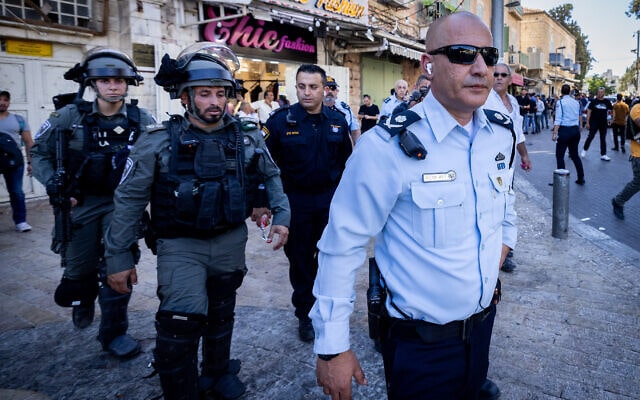 מפקד מחוז ירושלים ניצב דורון תורג'מן במהלך מצעד הדגלים בעיר העתיקה בירושלים, 15 ביוני 2021 (צילום: נתי שוחט/פלאש90) מפקד מחוז ירושלים ניצב דורון תורג'מן במהלך מצעד הדגלים בעיר העתיקה בירושלים, 15 ביוני 2021 (צילום: נתי שוחט/פלאש90)