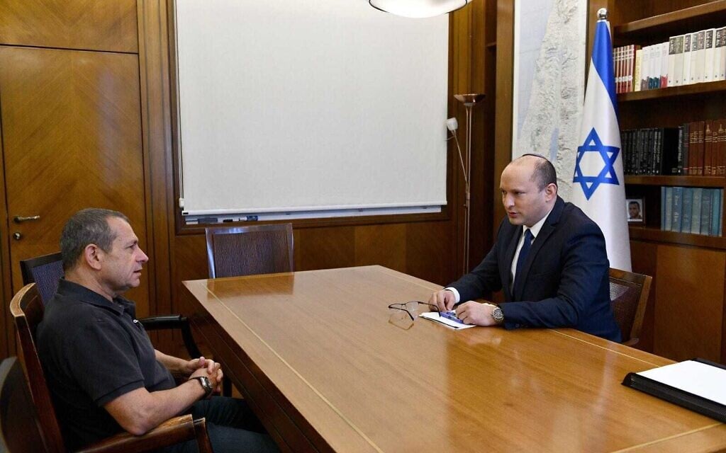 ראש הממשלה נפתלי בנט וראש שב"כ נדב ארגמן בפגישת עבודה ראשונה בלשכת רה"מ בירושלים, 15 ביוני 2021 (צילום: חיים צח / לע"מ) ראש הממשלה נפתלי בנט וראש שב"כ נדב ארגמן בפגישת עבודה ראשונה בלשכת רה"מ בירושלים, 15 ביוני 2021 (צילום: חיים צח / לע"מ)