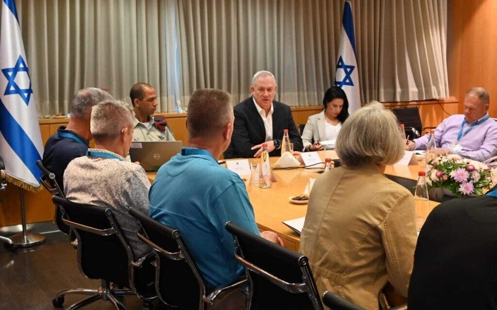 שר הביטחון בני גנץ ובכירים אמריקנים ממשלחת JINSA בלשכת שר הביטחון, 17 ביוני 2021 (צילום: אריאל חרמוני, משרד הביטחון) שר הביטחון בני גנץ ובכירים אמריקנים ממשלחת JINSA בלשכת שר הביטחון, 17 ביוני 2021 (צילום: אריאל חרמוני, משרד הביטחון)