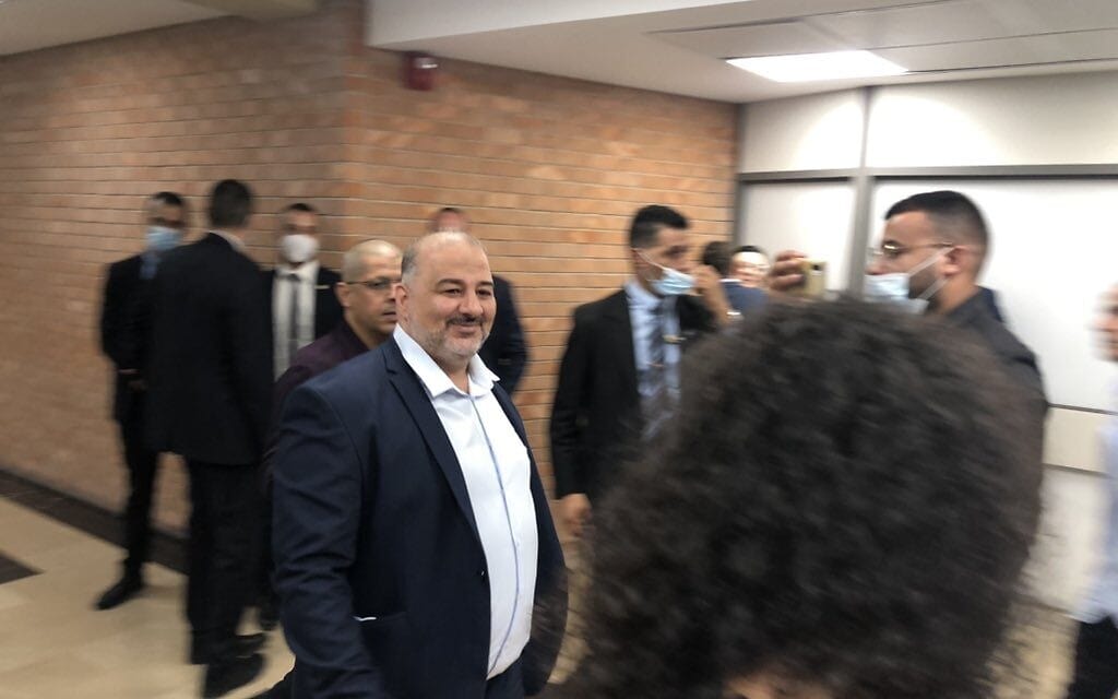 יו"ר רע"ם מנצור עבאס מגיע להשבעת הממשלה, 13.5.2020 (צילום: טל שניידר) יו"ר רע"ם מנצור עבאס מגיע להשבעת הממשלה, 13.5.2020 (צילום: טל שניידר)