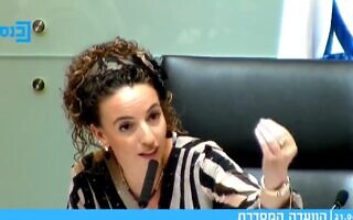 יו"ר הקואליציה ויו"ר הועדה המסדרת עידית סילמן עונה לח"כ פורוש, צילום מסך מערוץ הכנסת יו"ר הקואליציה ויו"ר הועדה המסדרת עידית סילמן עונה לח"כ פורוש, צילום מסך מערוץ הכנסת