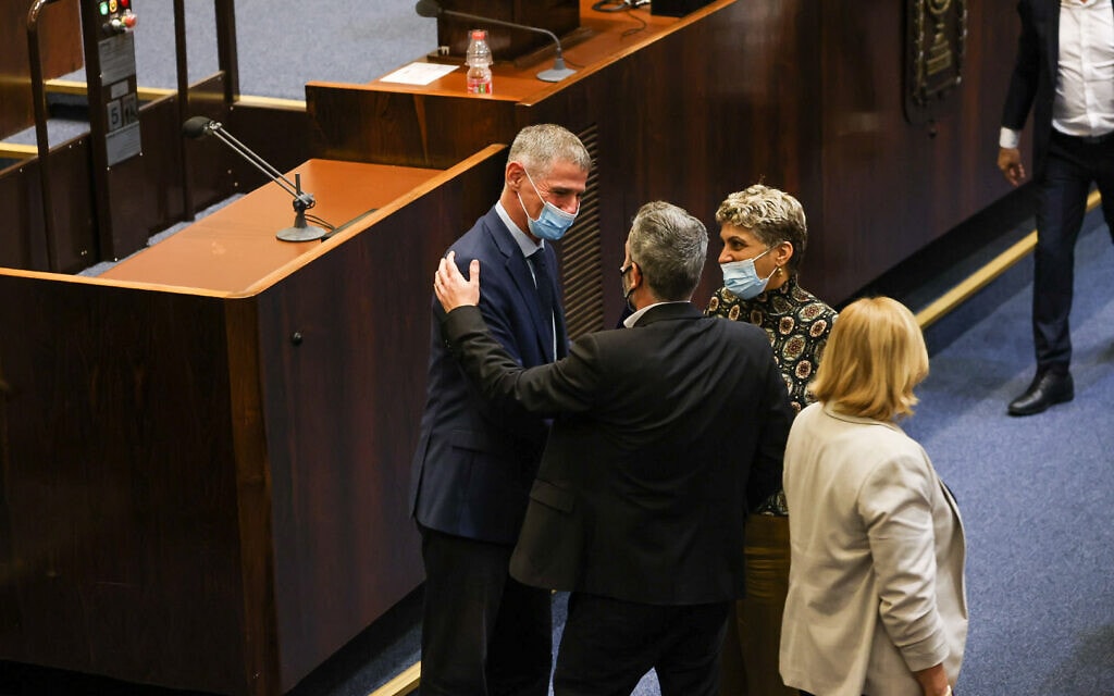 יאיר גולן לאחר מינויו לסגן שר במשרד הכלכלה, 26 ביולי 2021 (צילום: דוברות הכנסת / נועם מושקוביץ) יאיר גולן לאחר מינויו לסגן שר במשרד הכלכלה, 26 ביולי 2021 (צילום: דוברות הכנסת / נועם מושקוביץ)