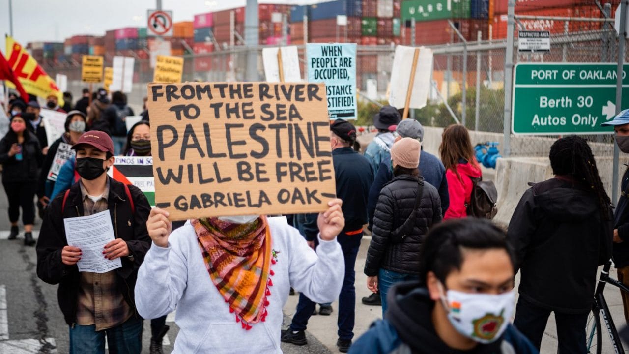 הפגנה בנמל פורטלנד נגד ישראל, 4 ביוני 2021 (צילום: Brooke Anderson via J. The Jewish News of Northern California via JTA)