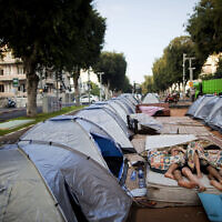 מחאת האוהלים בשדרות רוטשילד,18 ביולי 2011 (צילום: AP Photo/Oded Balilty)