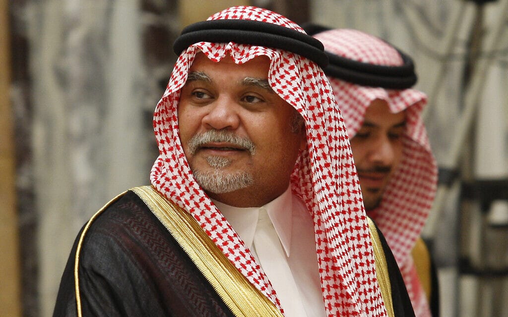 הנסיך הסעודי בנדר בן סולטאן בארמונו בריאד, ערב הסעודית, 2008 (צילום: AP Photo/Hassan Ammar)