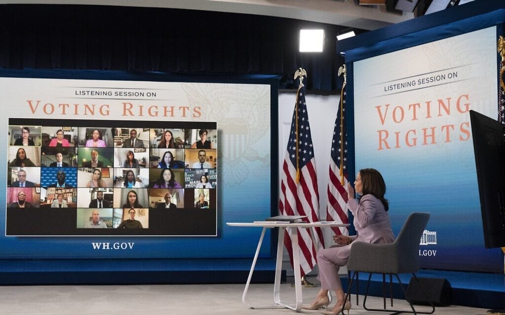 סגנית הנשיא קמלה האריס מנהלת דיון וירטואלי בנושא זכויות הצבעה, 23 ביוני 2021 (צילום: AP Photo/Jacquelyn Martin)
