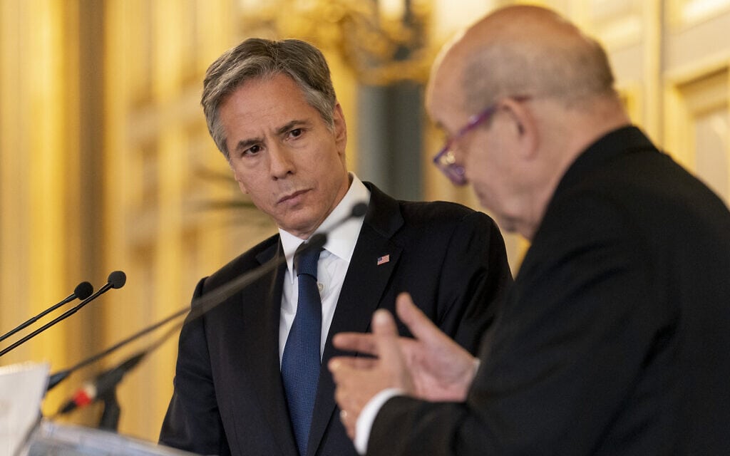 שר החוץ האמריקאי אנתוני בלינקן ועמיתו הצרפתי ז&#039;אן-איב לה דריאן בפגישה בארמון האליזה בפריז, 25 ביוני 2021 (צילום: AP Photo/Andrew Harnik)