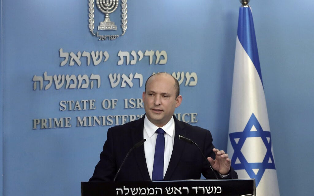 ראש הממשלה נפתלי בנט נושא דברים במשרד ראש הממשלה בירושלים, 14 ביולי 2021 (צילום: Maya Alleruzzo, AP) ראש הממשלה נפתלי בנט נושא דברים במשרד ראש הממשלה בירושלים, 14 ביולי 2021 (צילום: Maya Alleruzzo, AP)