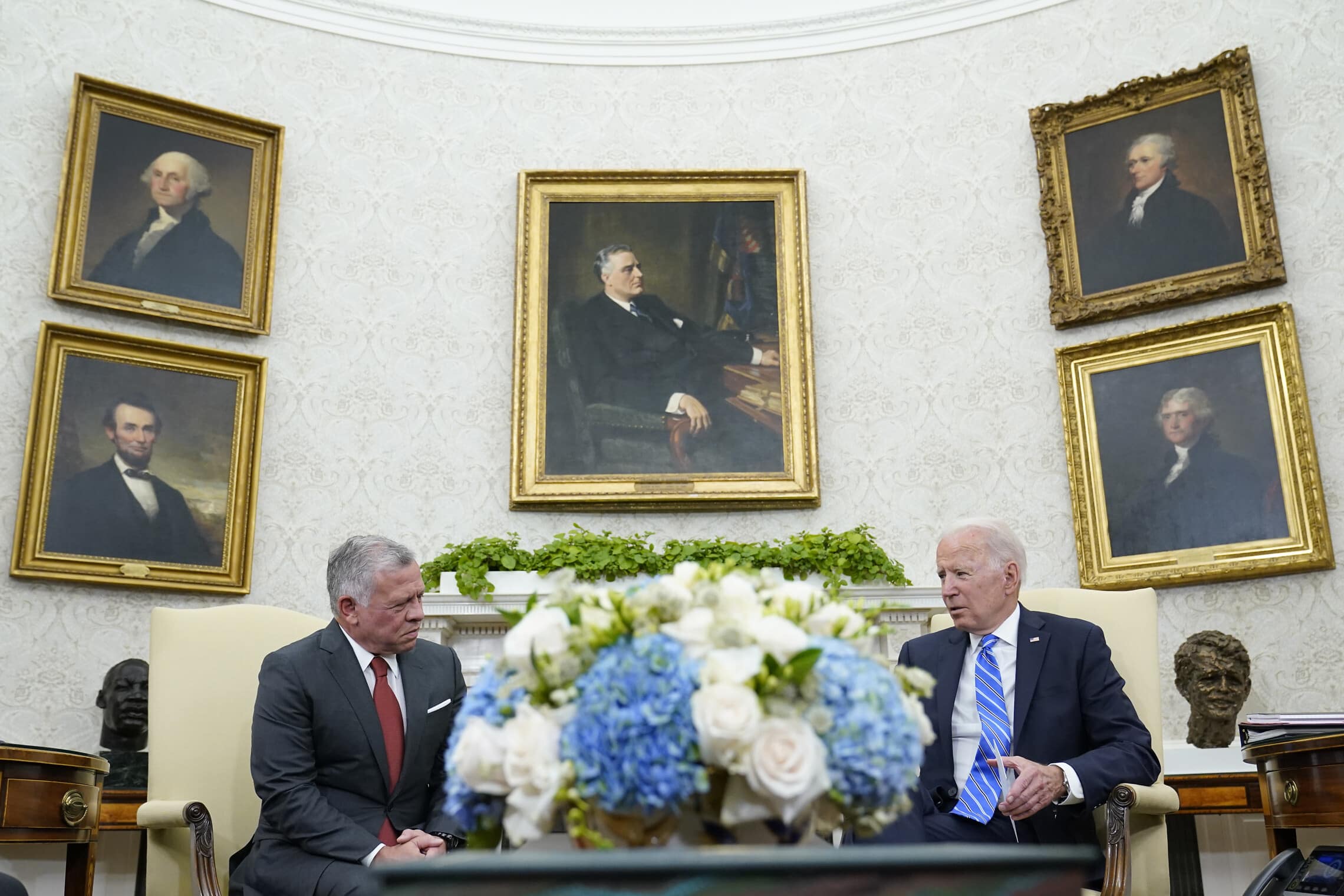 הנשיא ג'ו ביידן ועבדאללה מלך ירדן בפגישה בבית הלבן, 19 ביולי 2021 (צילום: AP Photo/Susan Walsh)
