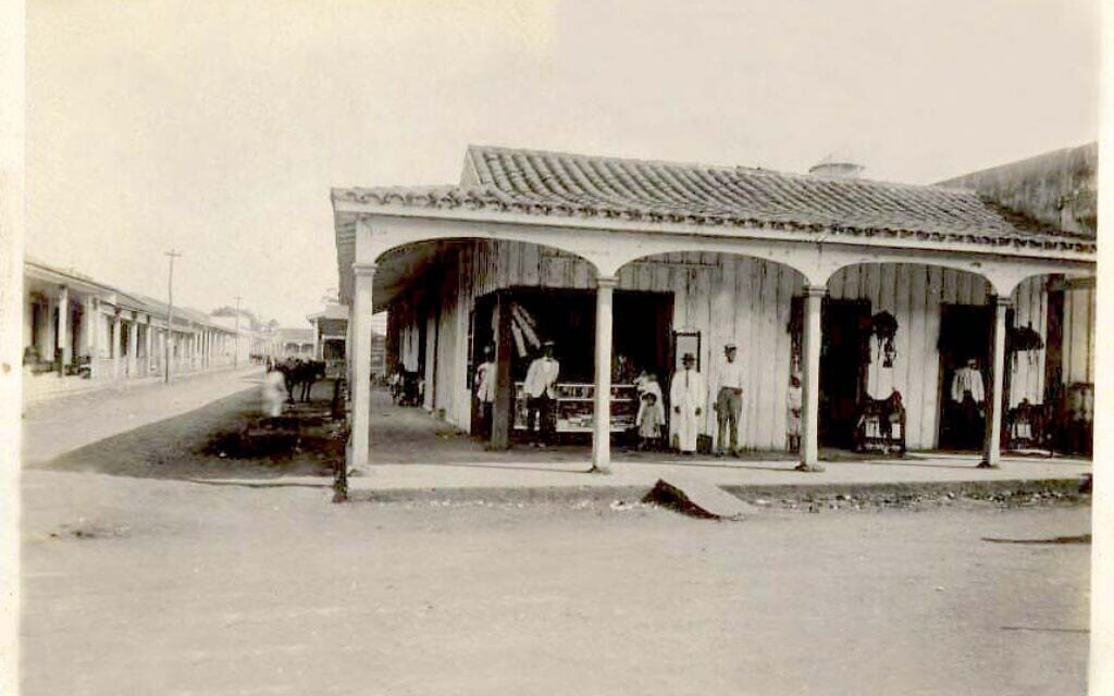 בית קפה באגרמונטה, שנות ה-20 לערך (צילום: באדיבות רות בהר)