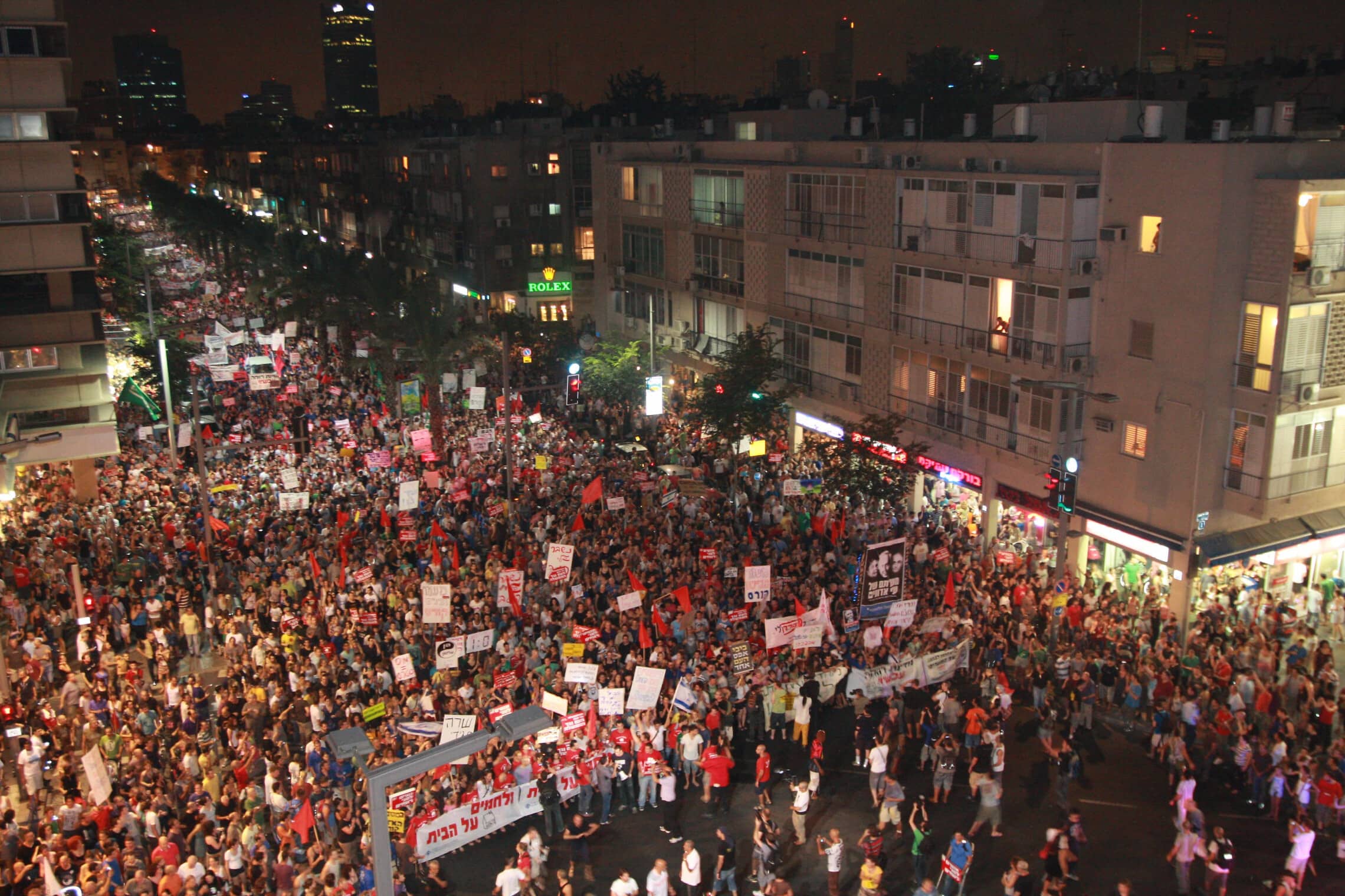 מאות אלפים מפגינים ברחובות תל אביב, 30 ביולי 2011 (צילום: רוני שוצר/פלאש90)