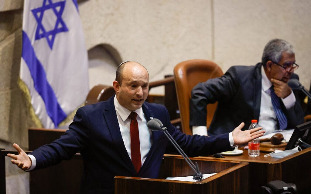 ראש הממשלה נפתלי בנט בדיון "40 החתימות" על מחדל נתב"ג, 12 ביולי 2021 (צילום: Olivier Fitoussi/Flash90) ראש הממשלה נפתלי בנט בדיון "40 החתימות" על מחדל נתב"ג, 12 ביולי 2021 (צילום: Olivier Fitoussi/Flash90)