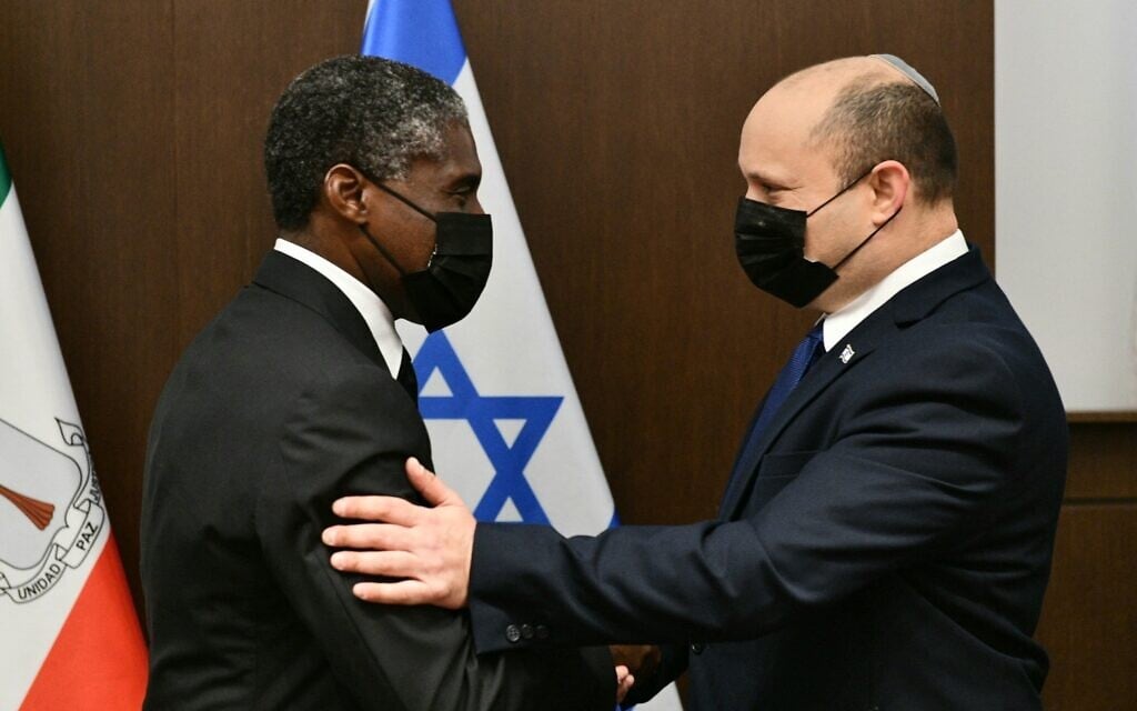 ראש הממשלה נפתלי בנט וסגן נשיא גינאה המשוונית תאודורו נגואמה אוביאנג מאנג, 14 ביולי 2021 (צילום: חיים צח/לע"מ) ראש הממשלה נפתלי בנט וסגן נשיא גינאה המשוונית תאודורו נגואמה אוביאנג מאנג, 14 ביולי 2021 (צילום: חיים צח/לע"מ)