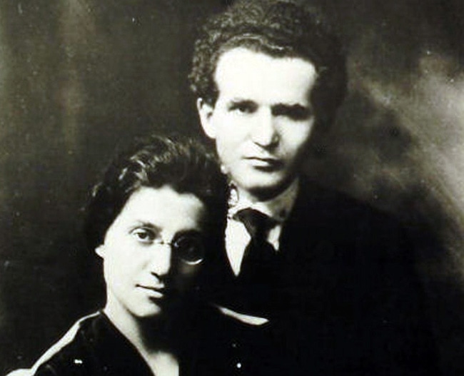 דוד בן גוריון ופולה מונבז בצעירותם בארה&quot;ב (צילום: ויקיפדיה, חופשי מזכויות יוצרים)