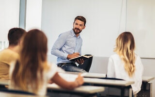 מורה ותלמידים, אילוסטרציה (צילום: Jovanmandic / iStock) מורה ותלמידים, אילוסטרציה (צילום: Jovanmandic / iStock)