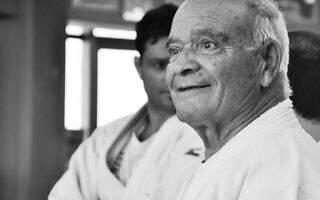 מוריס סמדג'ה ב-2013 (צילום: ליאת אלמוג, מתוך עמוד הפייסבוק של מוריס סמדג'ה) מוריס סמדג'ה ב-2013 (צילום: ליאת אלמוג, מתוך עמוד הפייסבוק של מוריס סמדג'ה)