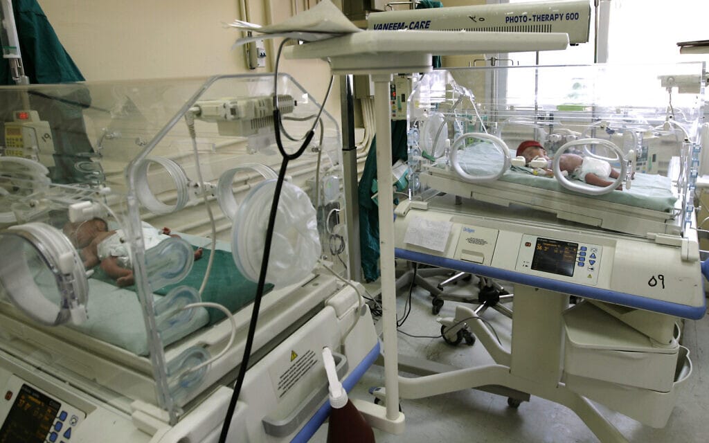 תינוקות בבית חולים באלכסנדיה, 18 באוגוסט 2008; למצולמים אין קשר לדיווח (צילום: Nasser Nasser, AP)