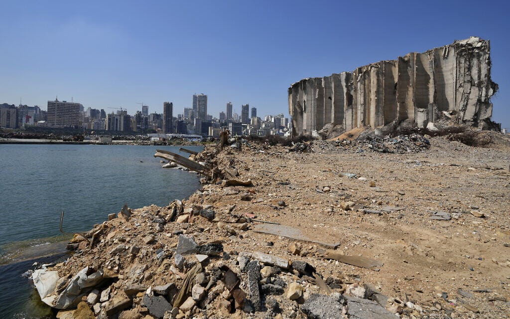 שנה אחרי הפיצוץ בנמל ביירות, 31 ביולי 2021 (צילום: AP Photo/Hassan Ammar)