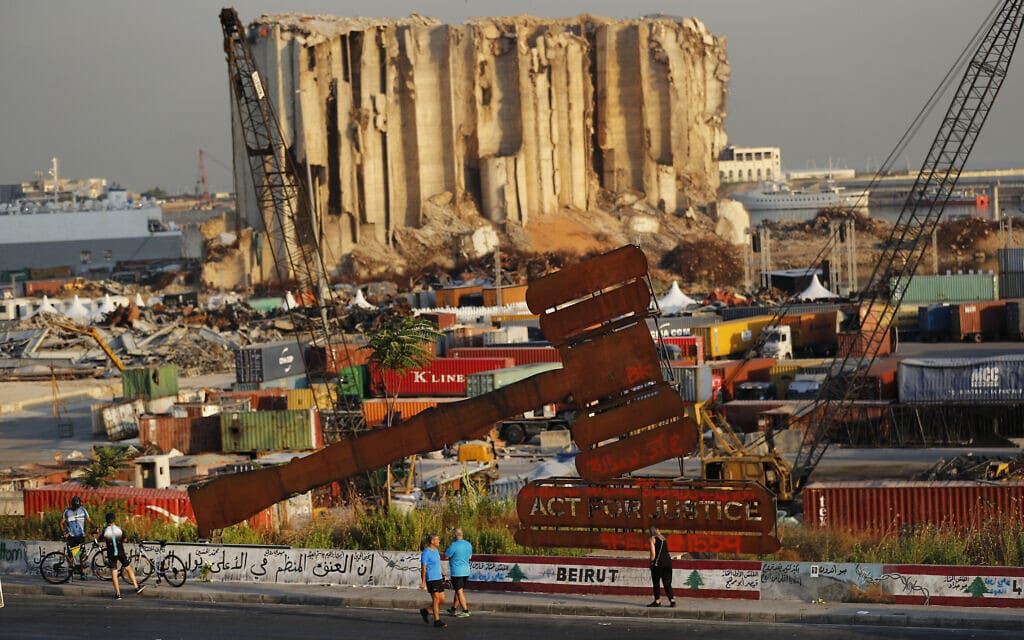 שנה אחרי הפיצוץ בנמל ביירות, 4 באוגוסט 2021 (צילום: AP Photo/Hussein Malla)