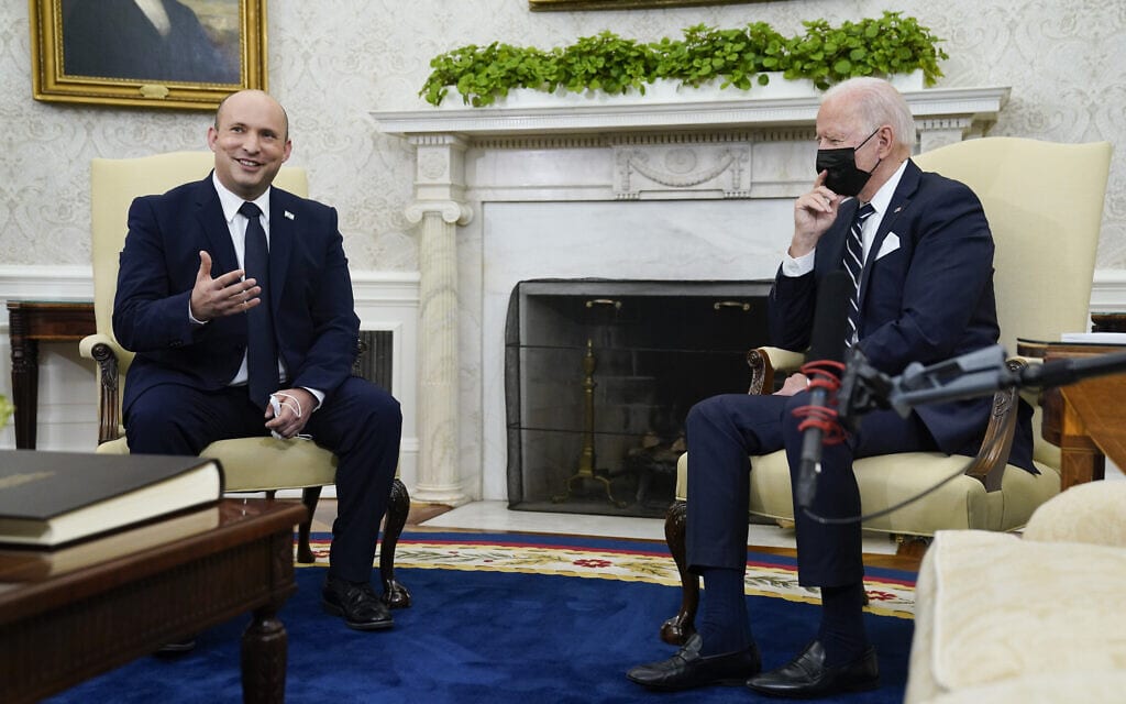 ראש הממשלה נפתלי בנט נפגש עם נשיא ארצות הברית ג&#039;ו ביידן בבית הלבן, 27 באוגוסט 2021 (צילום: AP Photo/Evan Vucci)