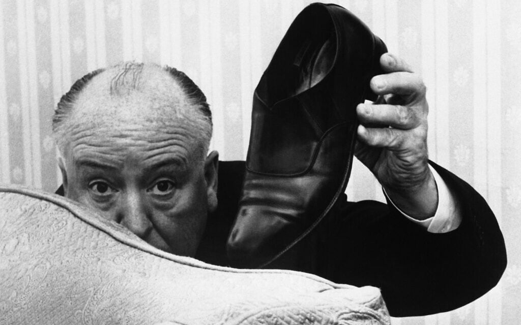 אלפרד היצ&#039;קוק בבית מלון באוסטרליה, 9 במאי 1960 (צילום: AP Photo)