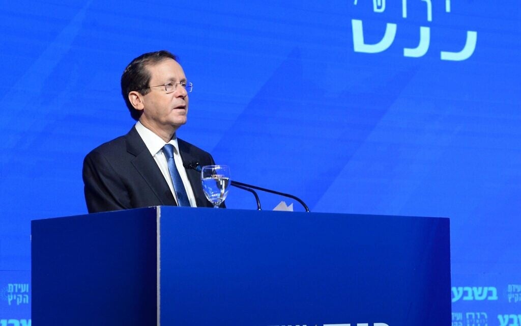 נשיא המדינה יצחק הרצוג בוועידת עיתון "בשבע", 1 באוגוסט 2021 (צילום: מארק ניימן / לע"מ) נשיא המדינה יצחק הרצוג בוועידת עיתון "בשבע", 1 באוגוסט 2021 (צילום: מארק ניימן / לע"מ)