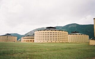 "בית הכלא לדוגמה" ("Presidio Modelo") שנבנה במתכונת פנאופטיקון, בקובה, 2005 (צילום: Friman, ויקיפדיה) "בית הכלא לדוגמה" ("Presidio Modelo") שנבנה במתכונת פנאופטיקון, בקובה, 2005 (צילום: Friman, ויקיפדיה)