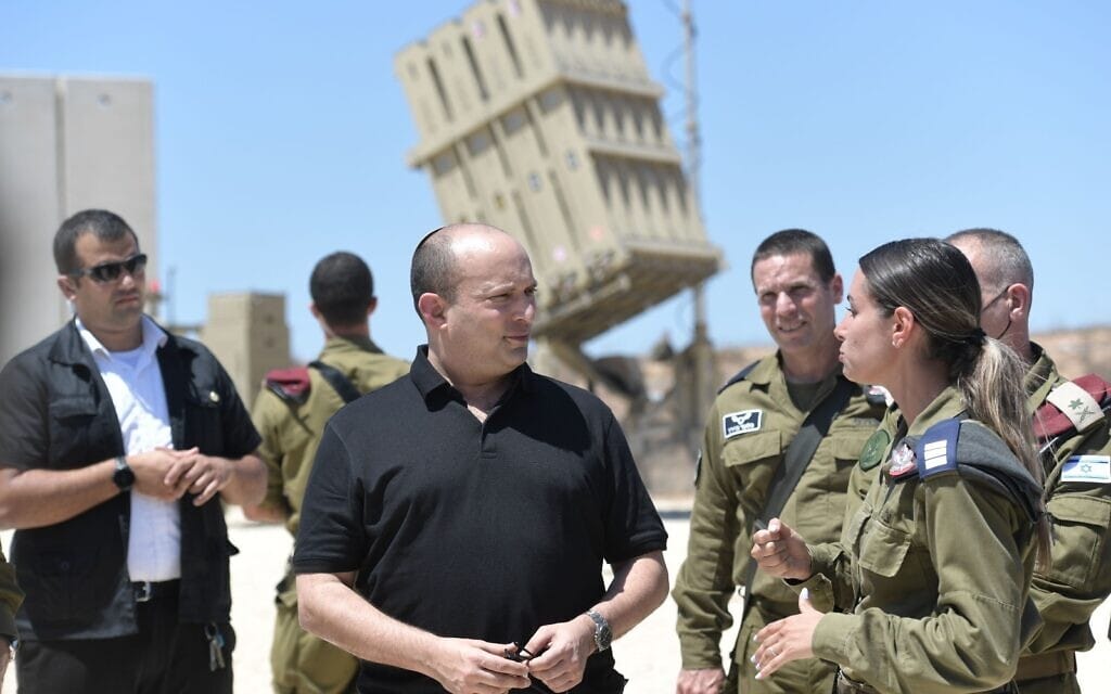 ראש הממשלה נפתלי בנט, שר הביטחון בני גנץ, הרמטכ"ל אביב כוכבי, ראש המטה לביטחון לאומי ד"ר איל חולתא, מפקד פיקוד דרום אלוף אליעזר טולדנו, מפקד אוגדת עזה תא"ל נמרוד אלוני, ובכירים נוספים, הערכת מצב באוגדת עזה, 17 באוגוסט 2021 (צילום: קובי גדעון / לע"מ) ראש הממשלה נפתלי בנט, שר הביטחון בני גנץ, הרמטכ"ל אביב כוכבי, ראש המטה לביטחון לאומי ד"ר איל חולתא, מפקד פיקוד דרום אלוף אליעזר טולדנו, מפקד אוגדת עזה תא"ל נמרוד אלוני, ובכירים נוספים, הערכת מצב באוגדת עזה, 17 באוגוסט 2021 (צילום: קובי גדעון / לע"מ)