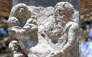 תבליט עזרא הסופר במנורת הכנסת (צילום: ויקיפדיה) תבליט עזרא הסופר במנורת הכנסת (צילום: ויקיפדיה)