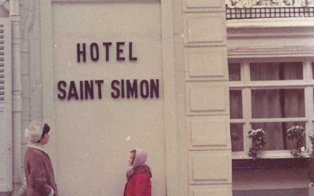 נעמי וללי בשער סן סימון פריז 1965