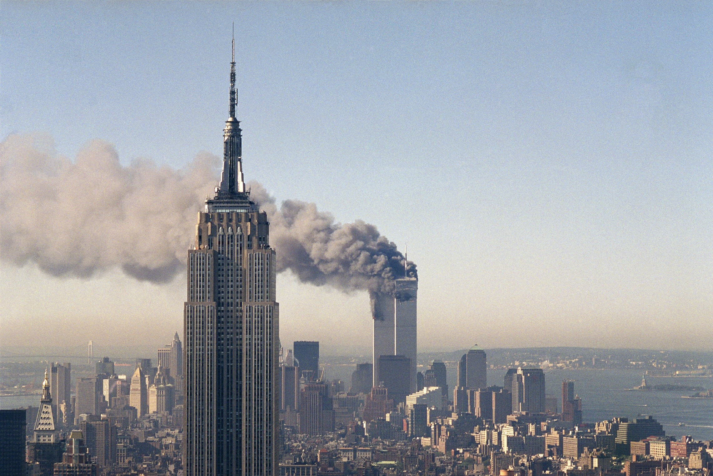 הפיגוע במגדלי התאומים בניו יורק, 11 בספטמבר 2001 (צילום: AP Photo/Marty Lederhandler)
