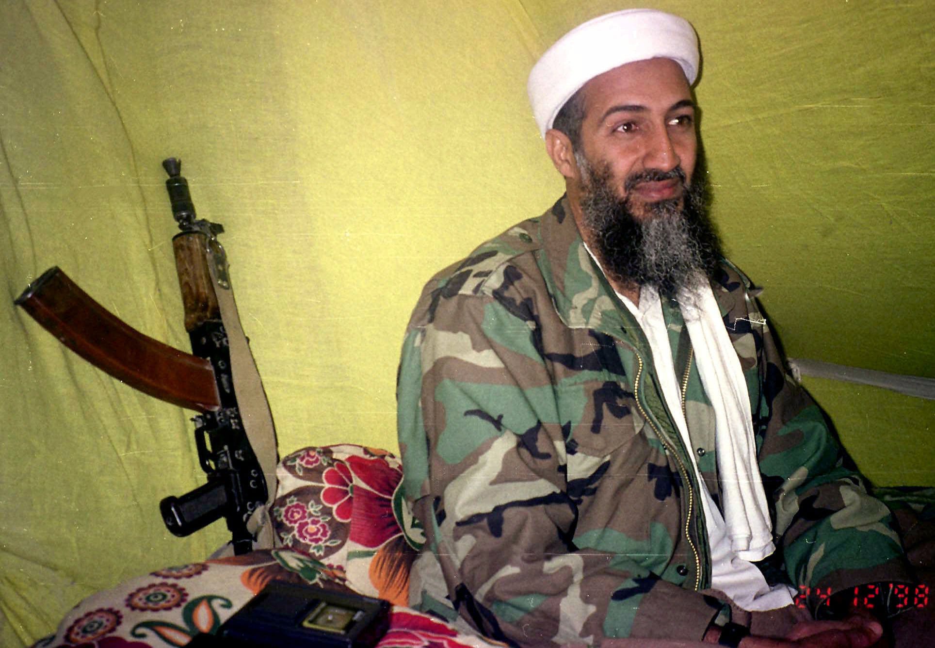 אוסאמה בן לאדן ב-1998 (צילום: AP Photo/Rahimullah Yousafzai)