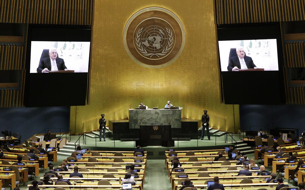 יו"ר הרשות הפלסטינית מחמוד עבאס (אבו מאזן) נואם באמצעות וידאו מול העצרת הכללית של האו"ם, 26 בספטמבר 2021 (צילום: John Angelillo /Pool Photo via AP)