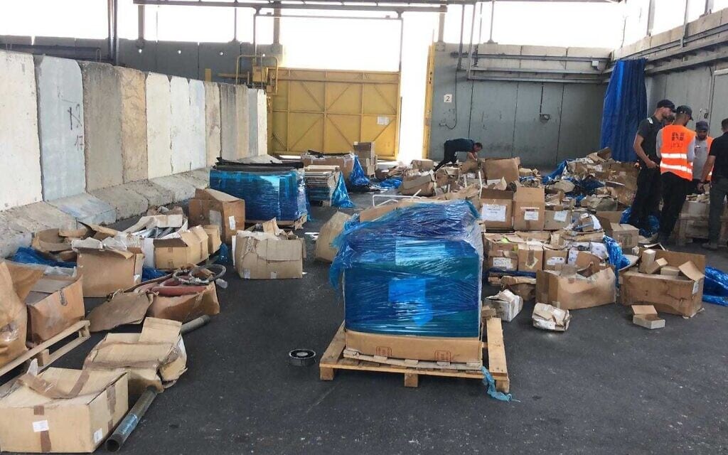 ציוד אב"כ שנתפס במעבר תרקומיא, 1 בספטמבר 2021ש (צילום: רשות המעברים במשרד הביטחון) ציוד אב"כ שנתפס במעבר תרקומיא, 1 בספטמבר 2021ש (צילום: רשות המעברים במשרד הביטחון)
