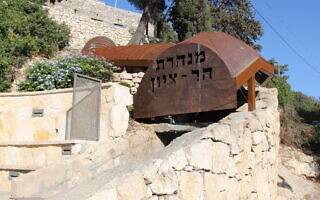 מנהרת הר ציון המשופצת מתחת לקולג' האמריקאי (צילום: שמואל בר-עם) מנהרת הר ציון המשופצת מתחת לקולג' האמריקאי (צילום: שמואל בר-עם)