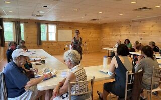 שיעור ביידישלנד, אוגוסט 2021 (צילום: דניאל זירי) שיעור ביידישלנד, אוגוסט 2021 (צילום: דניאל זירי)