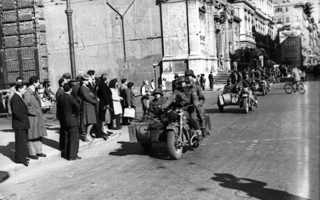יחידת האופנוענים של הדיוויזיה ה-16 ברומא, נובמבר 1944 (צילום: Wikimedia commons/ Bundesarchiv Bild)